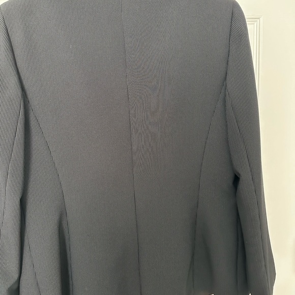 Elegant striped dressed jacket size 10 . Two buttons in the front never worn - Picture 2 of 5